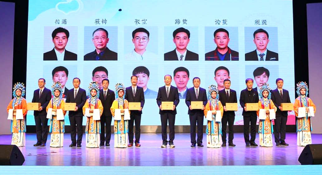 Magnus Carlsen Ngợi Khen Javokhir Sindarov Sau Ván Cờ Hòa Ấn Tượng Tại Global Chess League 2026