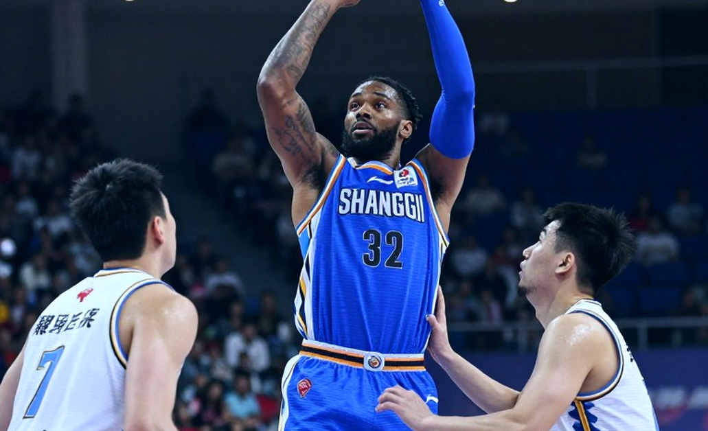 Mike James và câu nói 'suýt nữa tôi là người của Barcelona': Một thương vụ để lộ ra gã khổng lồ đang ngủ quên
