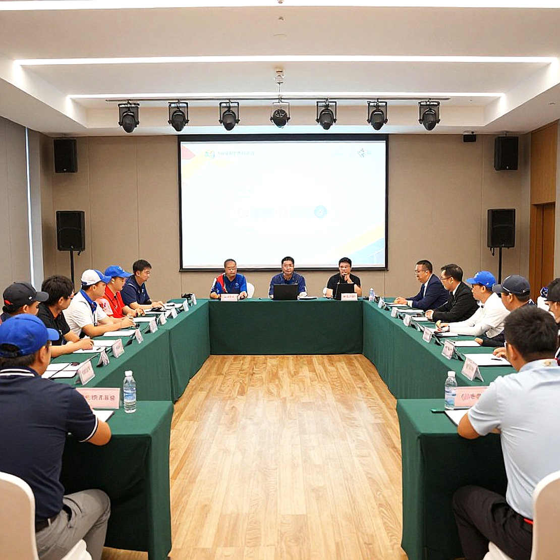 Hệ thống nằm dưới tiếng ồn: Giải mã thị trường chuyển nhượng esports mùa giải 2026